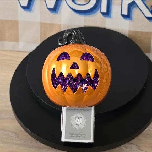 Bath & body Jack O Lantern pumpkin wallflower plug light up nwt fall 2024 - Picture 2 of 4
